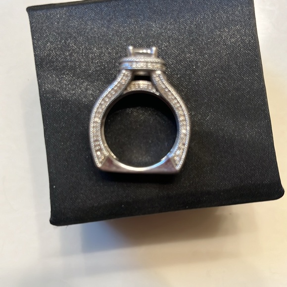 Diamond nexus Chelsea ring 7.5 ring size. This is a simulated Diamond. - Picture 8 of 8